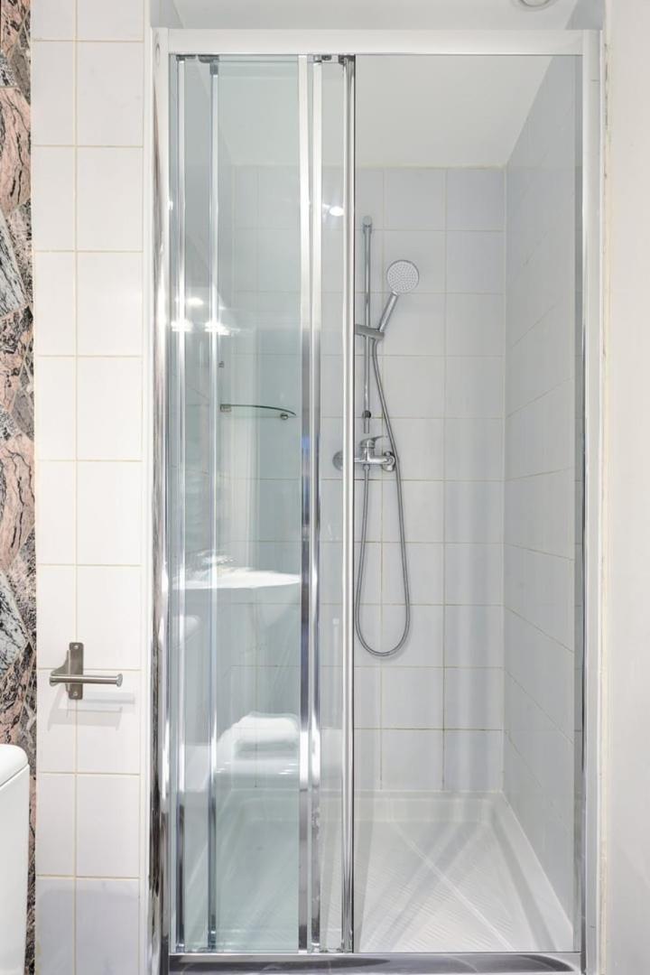 812 Besty Paris - Superb In Paris * Asnieres-sur-Seine